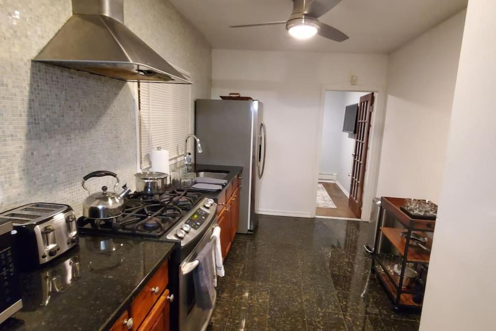 Quiet 3 Bedroom Apartment In Private Home New York Exterior photo